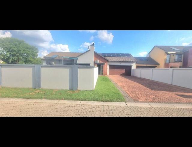 3 BEDROOM HOUSE FOR SALE IN HEUWELSIG ESTATE